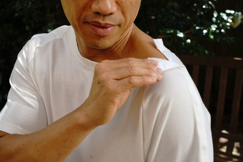White t shirt with shoulder opening - Heumann Adaptive