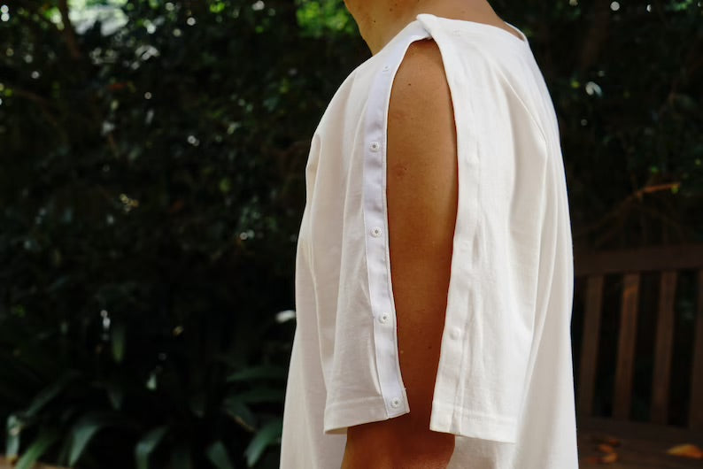 White t shirt with shoulder opening - Heumann Adaptive